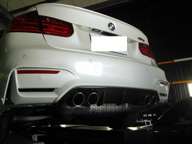 F82 M4 Performance style rear diffuser, carbon 1